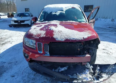 2016 Jeep Compass Latitude z USA, uszkodzony, nr VIN 1C4NJDEB1GD810356